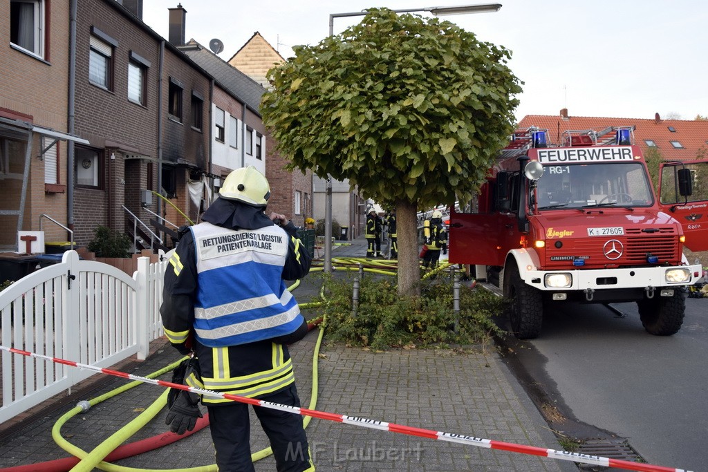 Feuer 2 Vollbrand Reihenhaus Roggendorf Berrischstr P124.JPG - Miklos Laubert